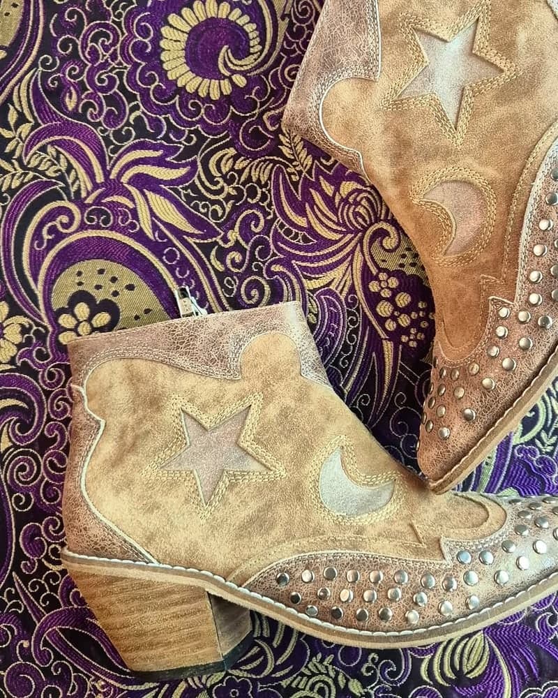 Botas Cowboy Camel — accesorios