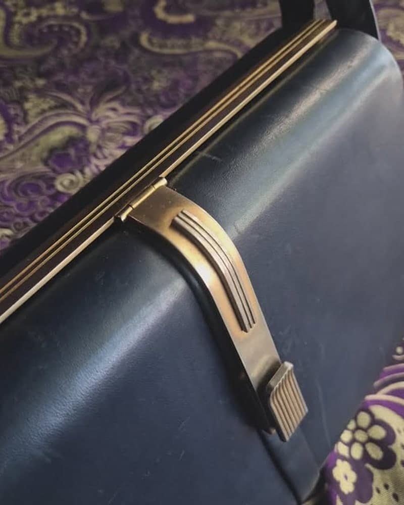 Bolsito Vintage de Cuero — accesorios